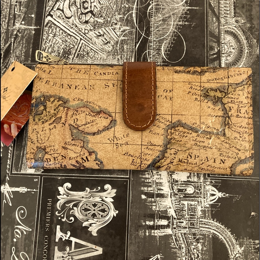 Brand NEW Patricia Nash Nazari 🏰Europeon Wallet